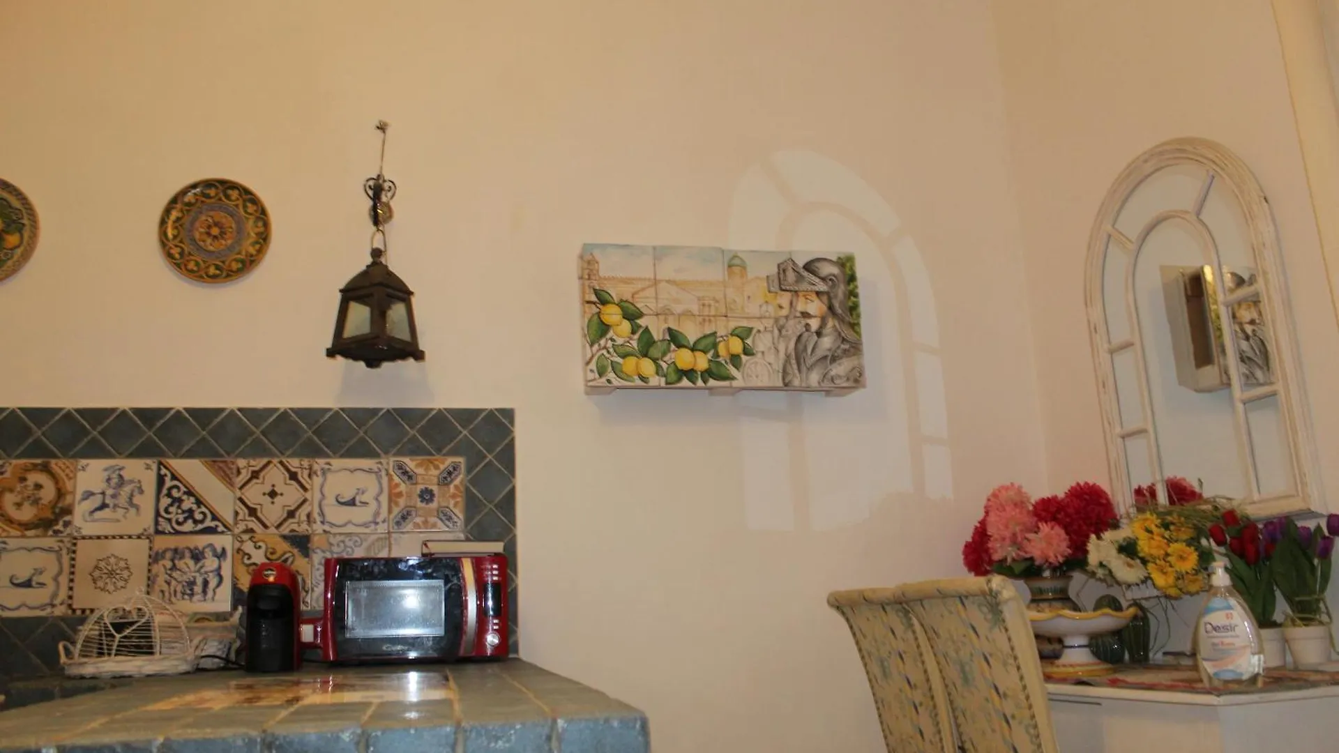 La Siciliana-Di Fronte La Cattedrale Villa Palermo 0*,