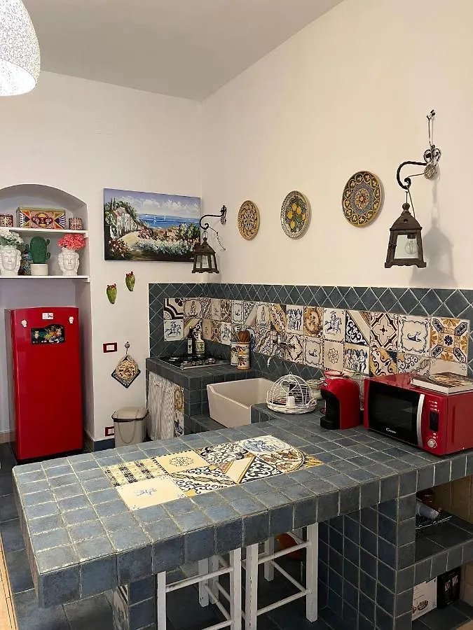 La Siciliana-Di Fronte La Cattedrale Vila Palermo 0*,