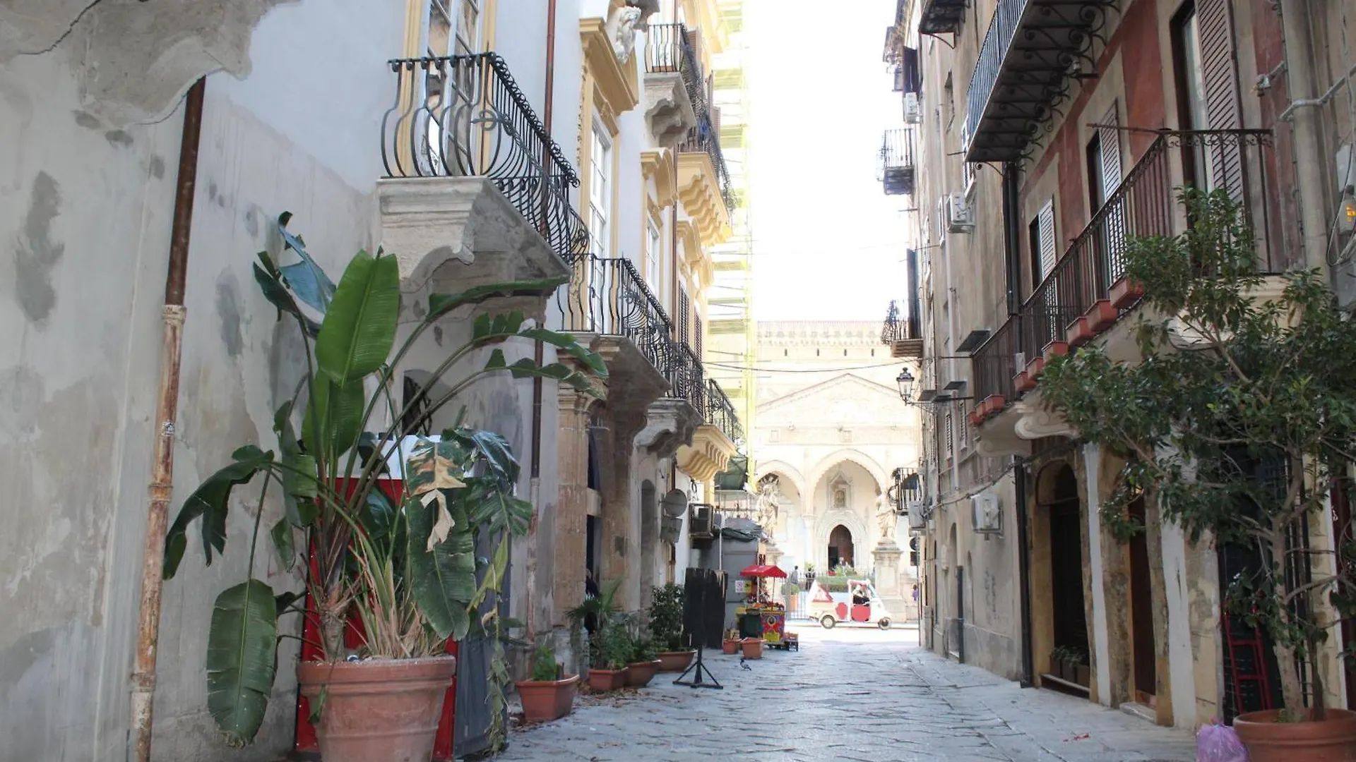 La Siciliana-Di Fronte La Cattedrale Vila Palermo Itália